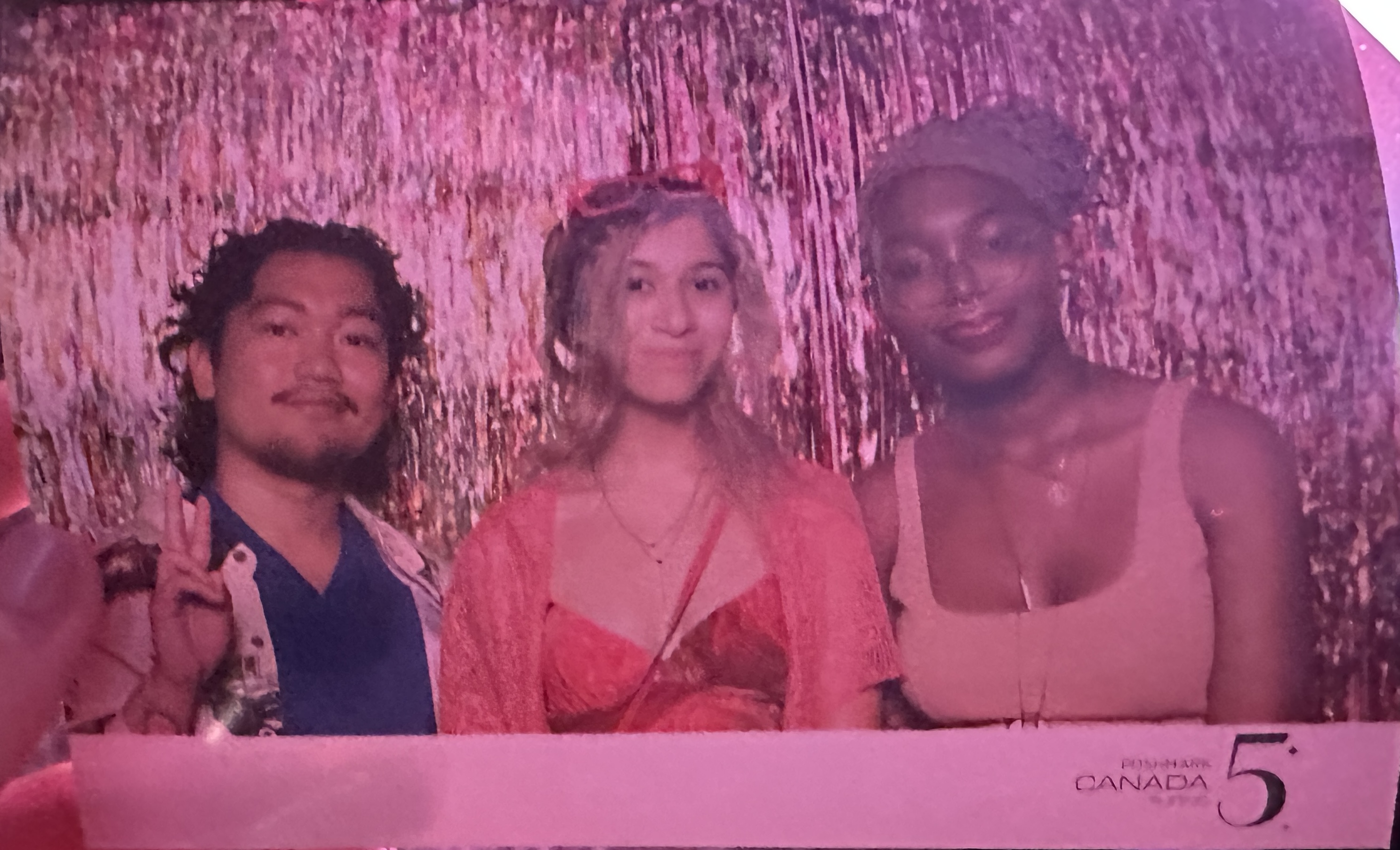 I attended this event in collaboration with The Tall Chair, so my colleagues Kennie, Vince and I took a picture together at the photo booth! | J'ai assisté à cet événement en collaboration avec The Tall Chair, donc mes collègues Kennie, Vince et moi avons pris une photo ensemble!