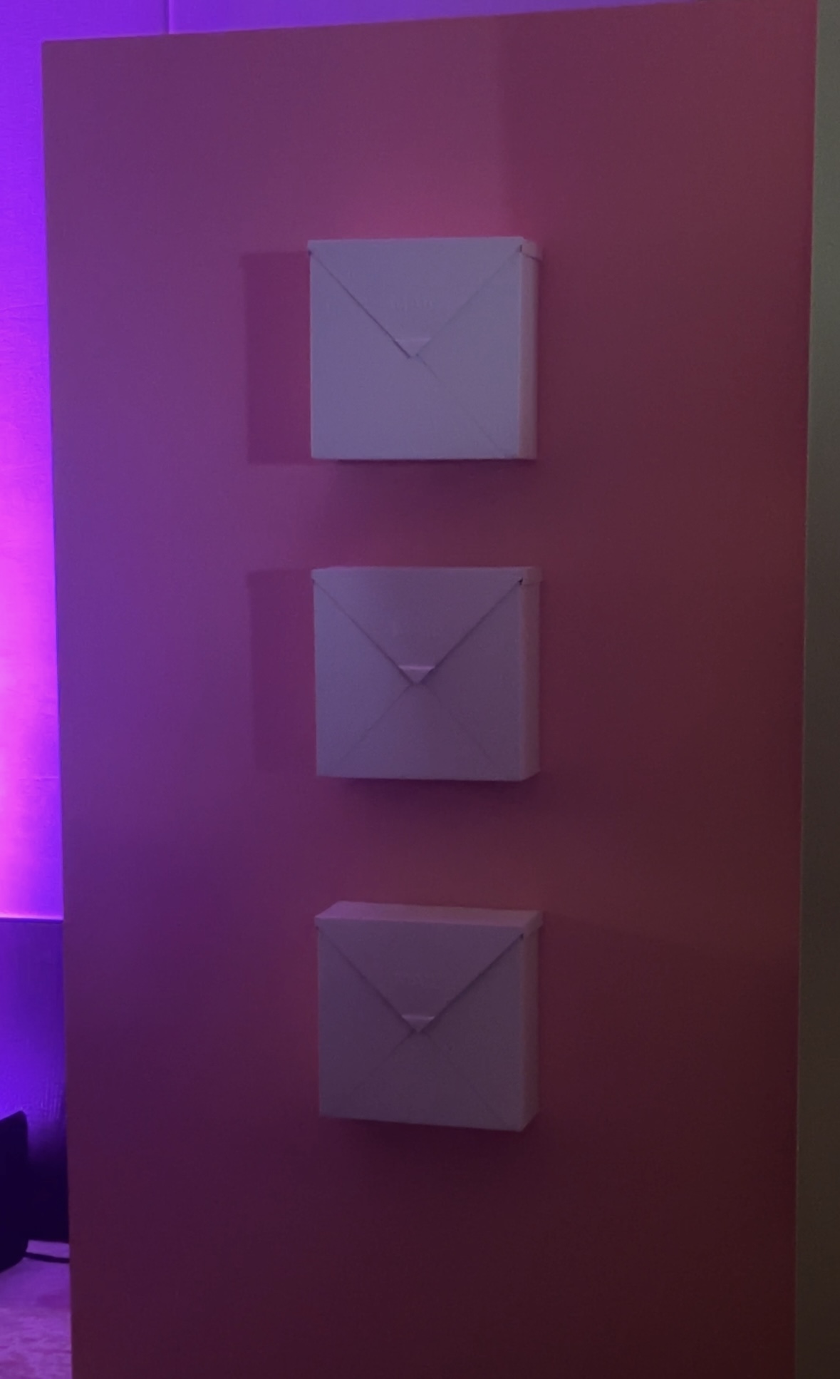 Poshers can put their love letters inside the envelope for delivery! | Les membres de la communauté Poshmark peuvent mettre leurs lettres d'amour dans l'enveloppe pour livraison!