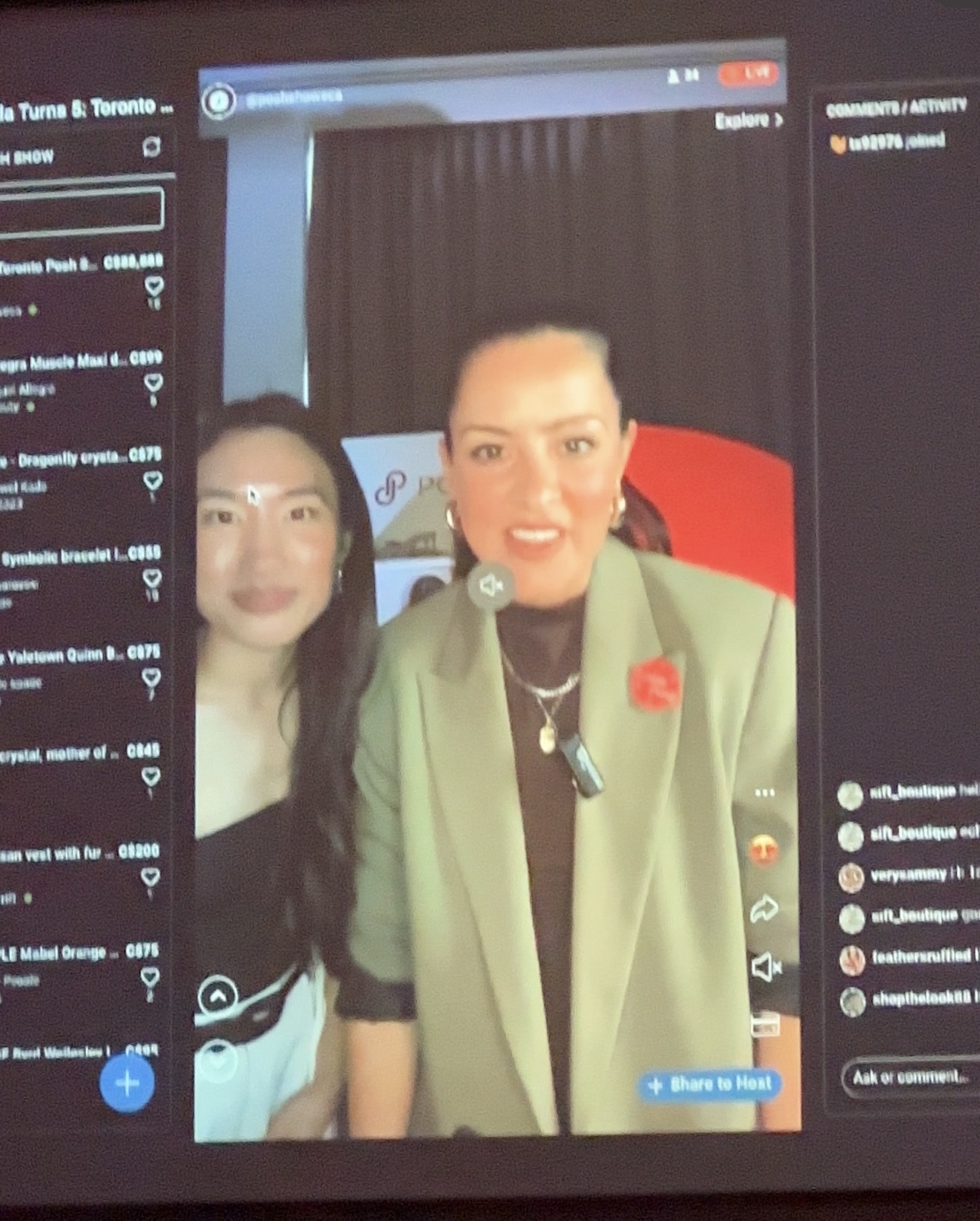 Later, the LIVE Posh show starts and we can see it from multiple views, such as from the Instagram screen! | Plus tard, le spectacle en direct de Posh débute et nous pouvons le voir sous plusieurs angles, notamment depuis l'écran Instagram!