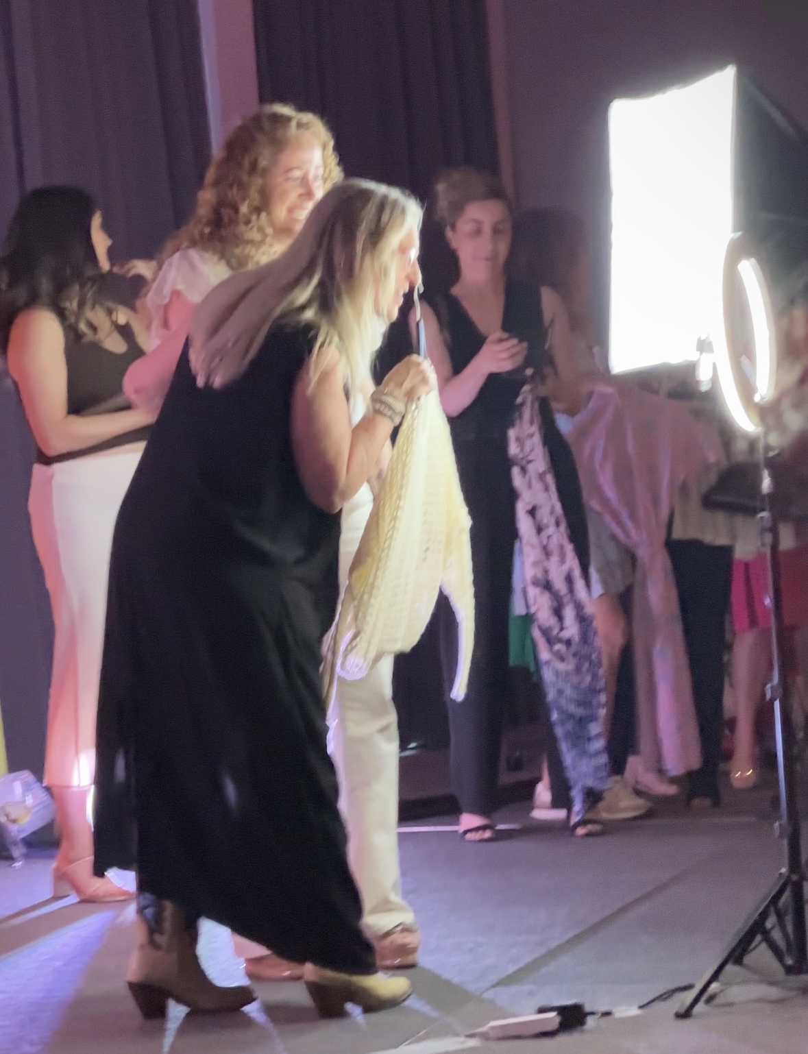 From a seller's perspective. | D'un point de vue d'un vendeur/une vendeuse.